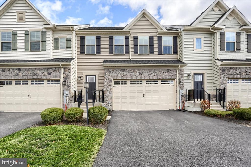 4273 SECRETARIAT ST, Harrisburg, PA 17112