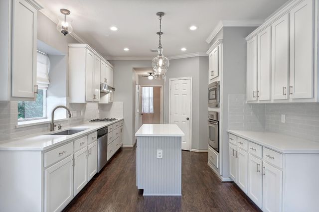 14 S Bristol Oak Circle, The Woodlands, TX 77382