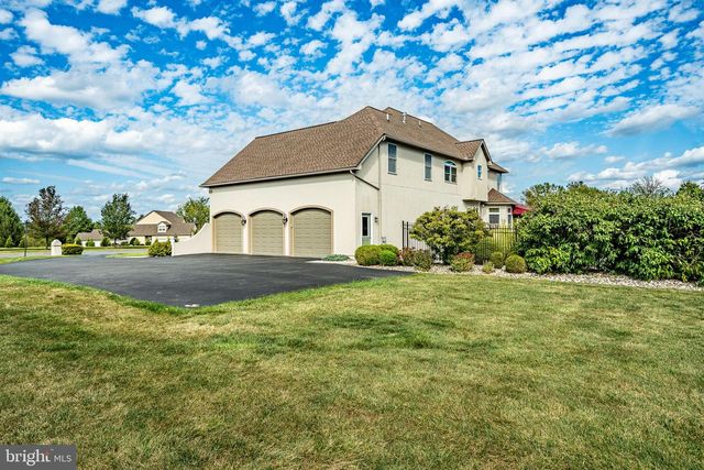 174 BLACKWOOD LN, Douglassville, PA 19518
