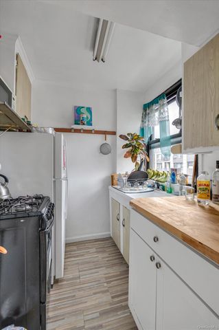 98-40 64 Avenue 7J, Rego Park, NY 11374