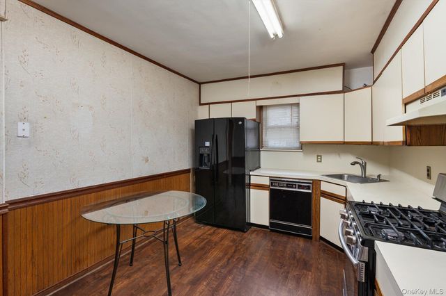 140 Park Avenue, Roosevelt, NY 11575