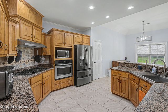 3605 S New Pointe Drive, Southaven, MS 38672