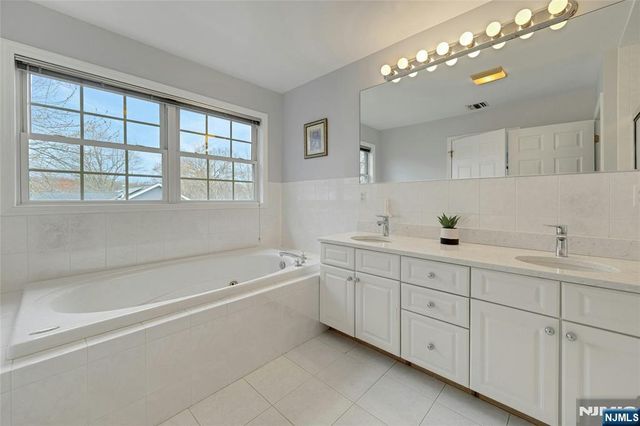 123 Livingston Avenue, Livingston, NJ 07039