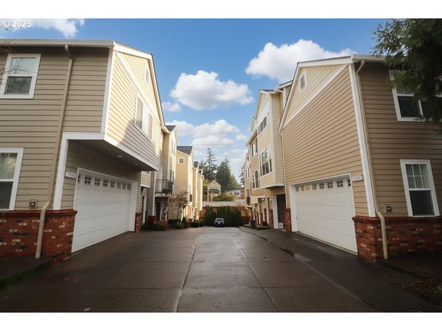 7872 Sw 31ST Ave 11, Portland, OR 97219