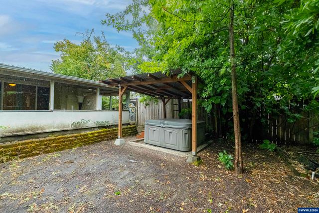 1610 NW Highland Dr, Corvallis, OR 97330