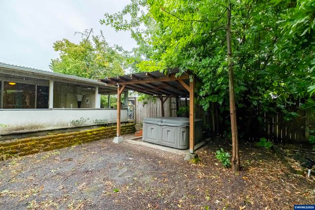 1610 NW Highland Dr, Corvallis, OR 97330