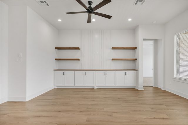 2901 Goldberg Drive, Bryan, TX 77808