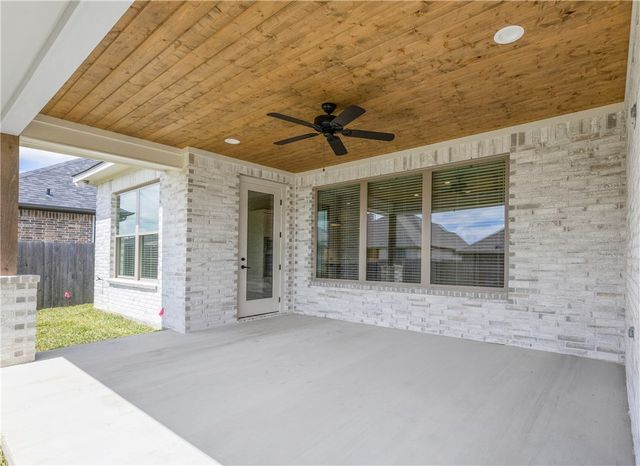 2901 Goldberg Drive, Bryan, TX 77808