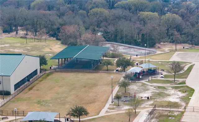 2901 Goldberg Drive, Bryan, TX 77808