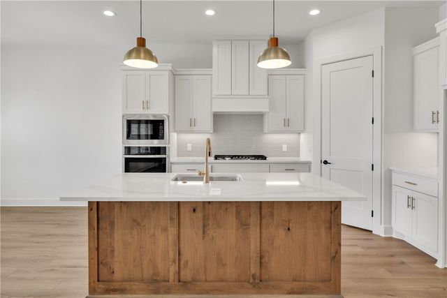 2901 Goldberg Drive, Bryan, TX 77808