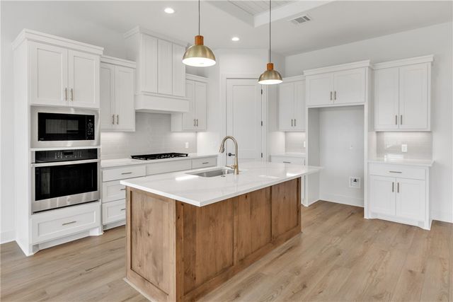 2901 Goldberg Drive, Bryan, TX 77808