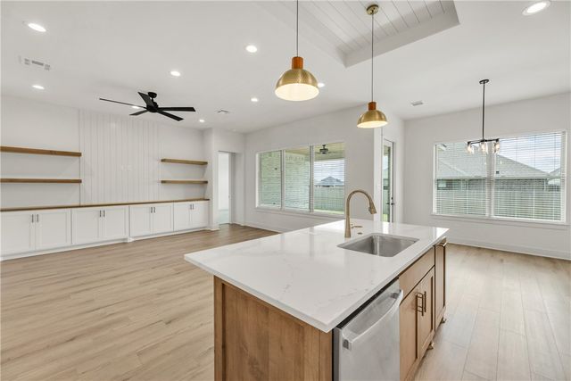 2901 Goldberg Drive, Bryan, TX 77808