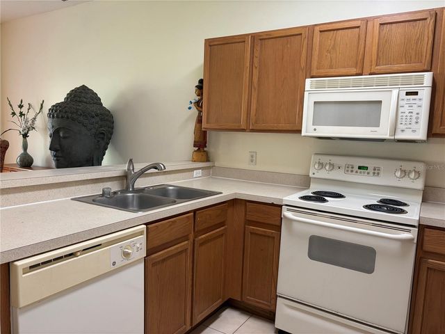 8914 IRON OAK, Tampa, FL 33647