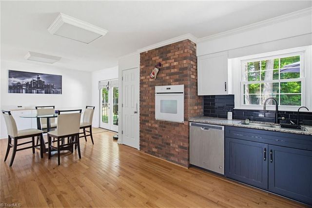 2335 Crestview Way, Winston-salem, NC 27103