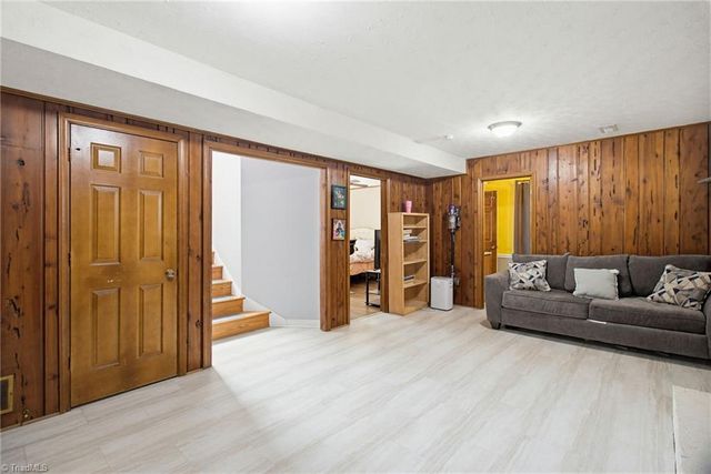 2335 Crestview Way, Winston-salem, NC 27103