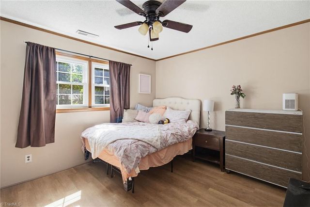 2335 Crestview Way, Winston-salem, NC 27103