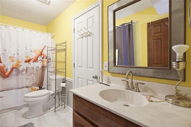 2335 Crestview Way, Winston-salem, NC 27103