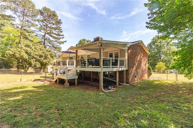 2335 Crestview Way, Winston-salem, NC 27103