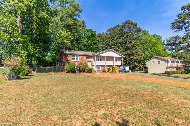 2335 Crestview Way, Winston-salem, NC 27103
