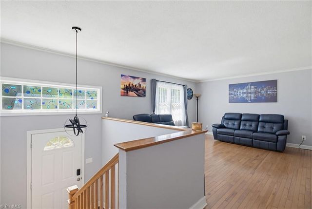 2335 Crestview Way, Winston-salem, NC 27103
