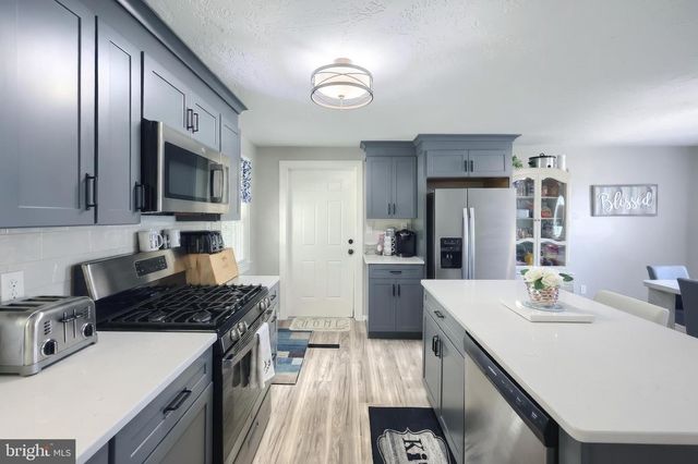 345 CANARY CIR, York, PA 17404