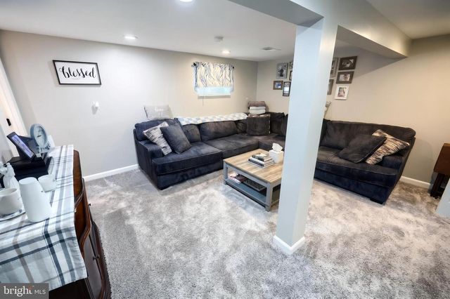 345 CANARY CIR, York, PA 17404