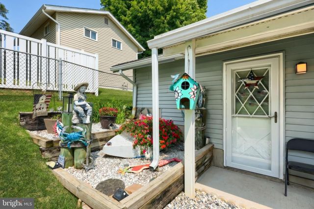 345 CANARY CIR, York, PA 17404
