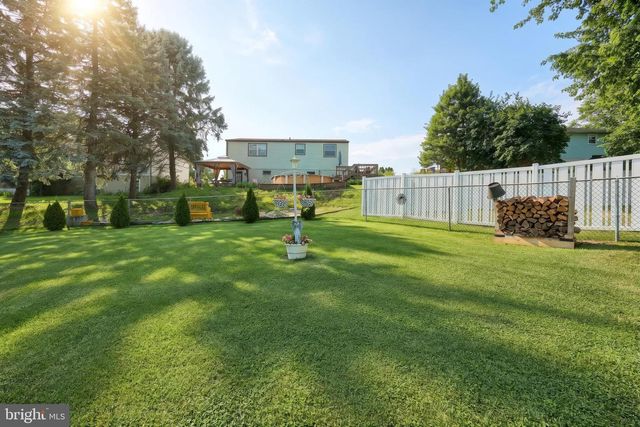 345 CANARY CIR, York, PA 17404