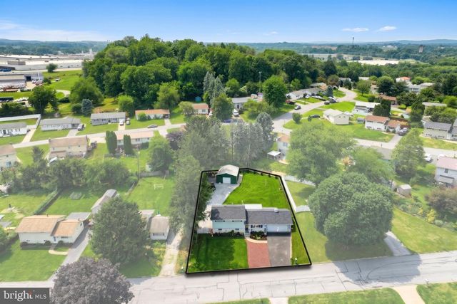 345 CANARY CIR, York, PA 17404