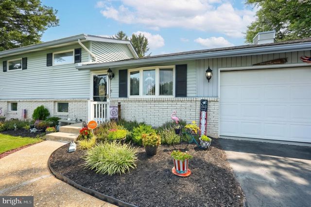 345 CANARY CIR, York, PA 17404