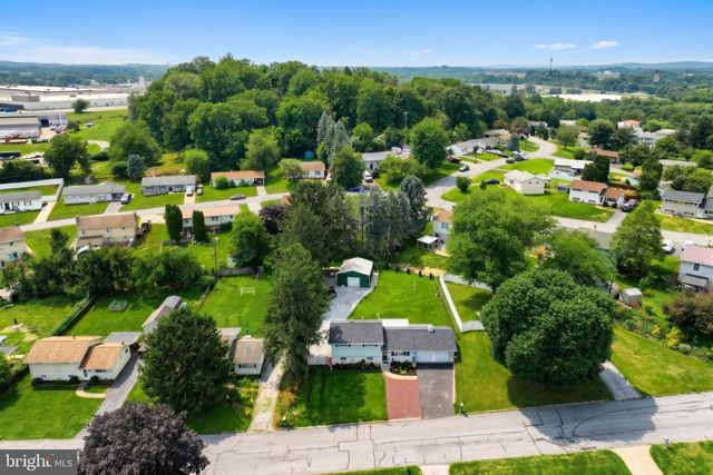 345 CANARY CIR, York, PA 17404