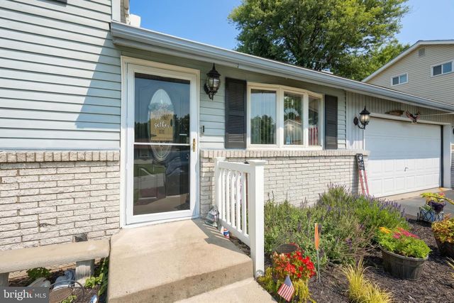 345 CANARY CIR, York, PA 17404