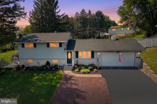 345 CANARY CIR, York, PA 17404