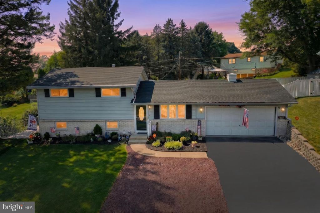 345 CANARY CIR, York, PA 17404