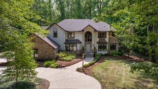 9550 Hunt Club Trail NE, Howland, OH 44484