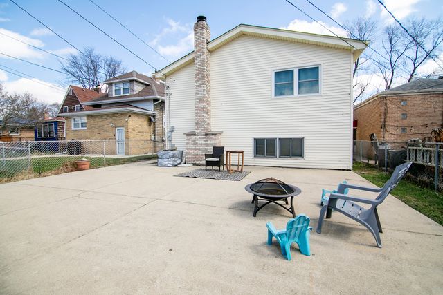 12214 Maple Avenue, Blue Island, IL 60406