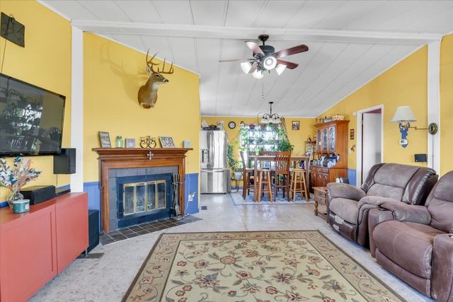 5631 Hillcrest Drive, Farmersville, TX 75442