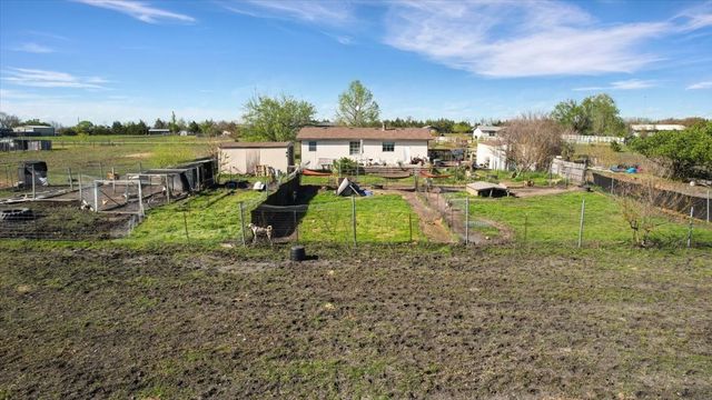 5631 Hillcrest Drive, Farmersville, TX 75442