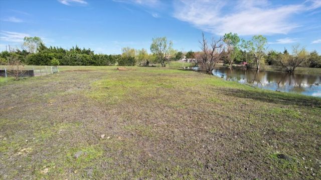 5631 Hillcrest Drive, Farmersville, TX 75442