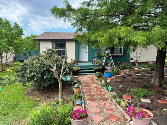 5631 Hillcrest Drive, Farmersville, TX 75442