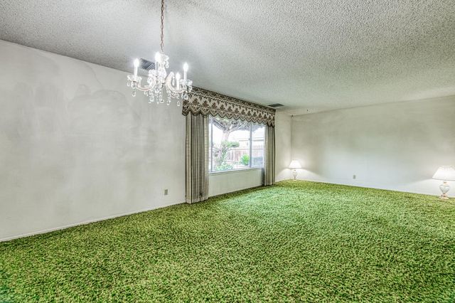 1461 Windsor Drive, Kingsburg, CA 93631