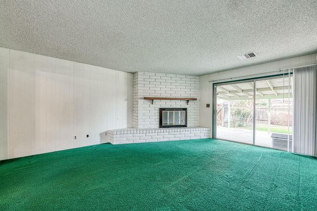 1461 Windsor Drive, Kingsburg, CA 93631