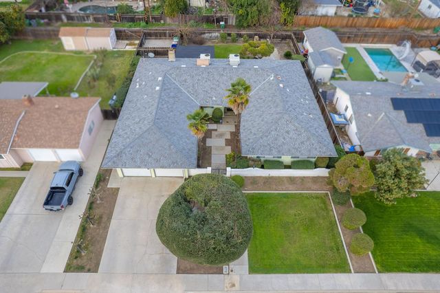 1461 Windsor Drive, Kingsburg, CA 93631