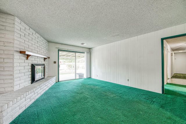 1461 Windsor Drive, Kingsburg, CA 93631