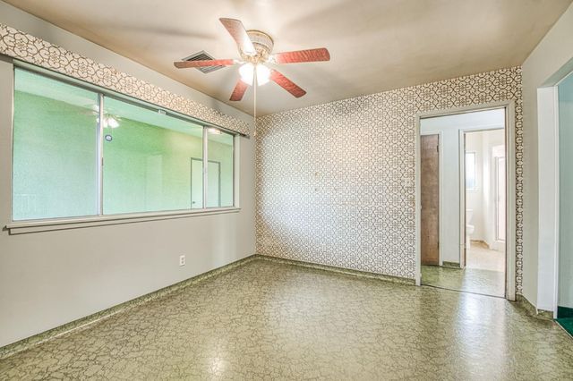 1461 Windsor Drive, Kingsburg, CA 93631