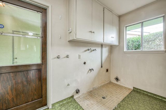 1461 Windsor Drive, Kingsburg, CA 93631