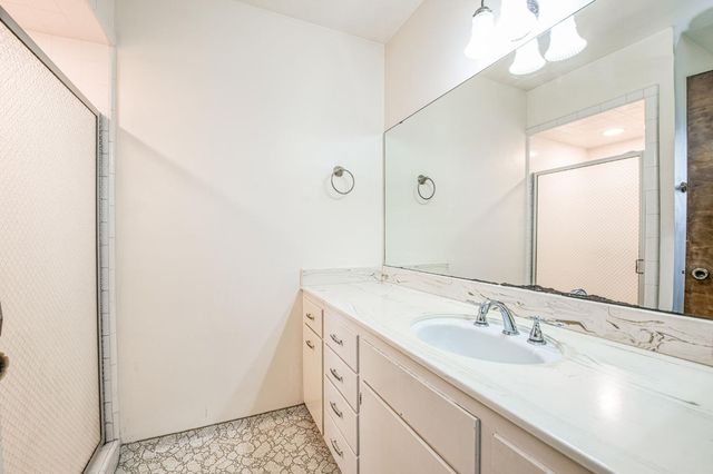 1461 Windsor Drive, Kingsburg, CA 93631