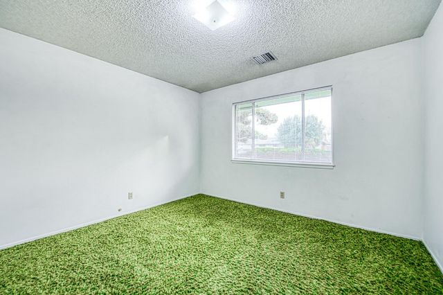 1461 Windsor Drive, Kingsburg, CA 93631