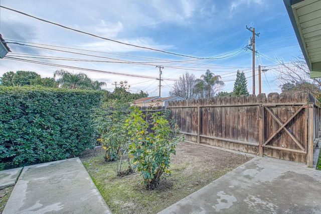 1461 Windsor Drive, Kingsburg, CA 93631