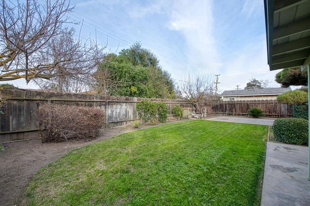 1461 Windsor Drive, Kingsburg, CA 93631